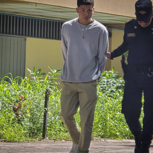 Operativo conjunto de la FGR y la PNC desmantela nueva pandilla en formación en centros educativos de El Salvador. Foto: FGR