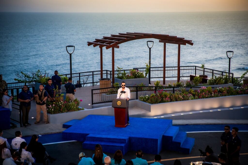 Inauguración. Este proyecto incluye, entre otras obras, la intervención de 13 kilómetros de carretera que conectarán a miles de personas con 11 playas de la zona.