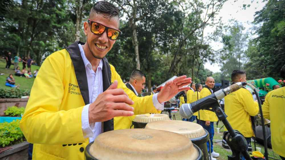 Disfruta de la Orquesta Sinfónica Color Esperanza en los destinos turísticos de El Salvador. ¡No te pierdas la oportunidad de vivir una experiencia cultural única! Foto: MITUR