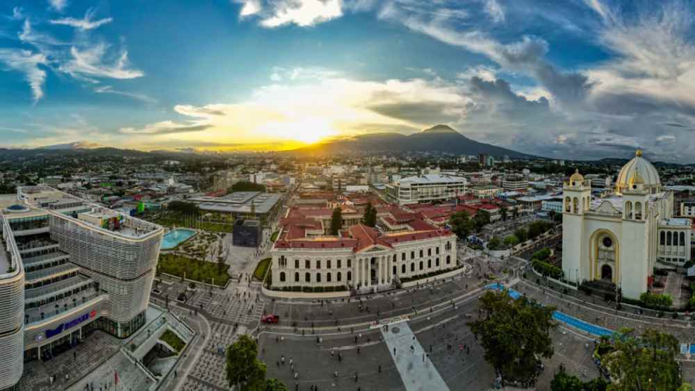 El Salvador nominado a nivel mundial en los Wanderlust Travel Awards 2025, destacando su crecimiento y desarrollo como destino turístico seguro y de calidad. Foto: MITUR