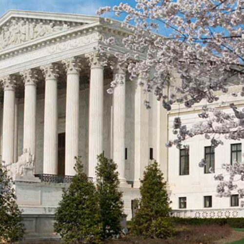 Corte Suprema de EE.UU. limita alcance de órdenes judiciales universales en caso de ciudadanía por nacimiento. Decisión impacta poder judicial y ejecutivo. Foto: supremecourt.gov