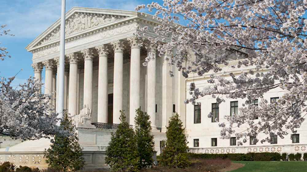 Corte Suprema de EE.UU. limita alcance de órdenes judiciales universales en caso de ciudadanía por nacimiento. Decisión impacta poder judicial y ejecutivo. Foto: supremecourt.gov