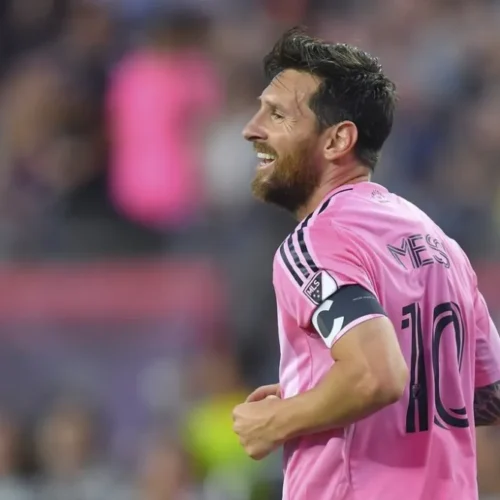 Lionel Messi celebrando un gol con el Inter Miami en la MLS. Foto: Winnipeg Free Press / AP Photo