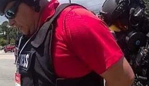 Mario Guevara, periodista salvadoreño, pide ayuda al presidente Nayib Bukele desde prisión en EE.UU., alegando persecución por su labor periodística. Foto: Facebook Mario Guevara