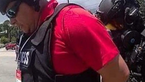 Mario Guevara, periodista salvadoreño, pide ayuda al presidente Nayib Bukele desde prisión en EE.UU., alegando persecución por su labor periodística. Foto: Facebook Mario Guevara