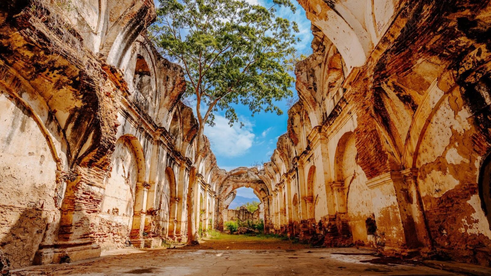 La Iglesia Virgen de la Asunción en Chiquimula, parte de la Ruta de la Fe que invita a los salvadoreños a explorar la riqueza cultural de Guatemala. Foto: INGUAT.