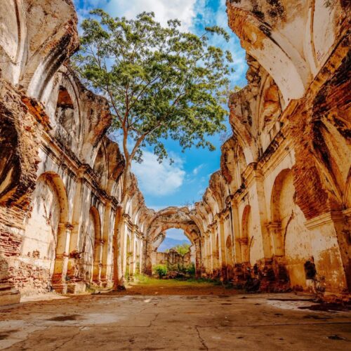 La Iglesia Virgen de la Asunción en Chiquimula, parte de la Ruta de la Fe que invita a los salvadoreños a explorar la riqueza cultural de Guatemala. Foto: INGUAT.