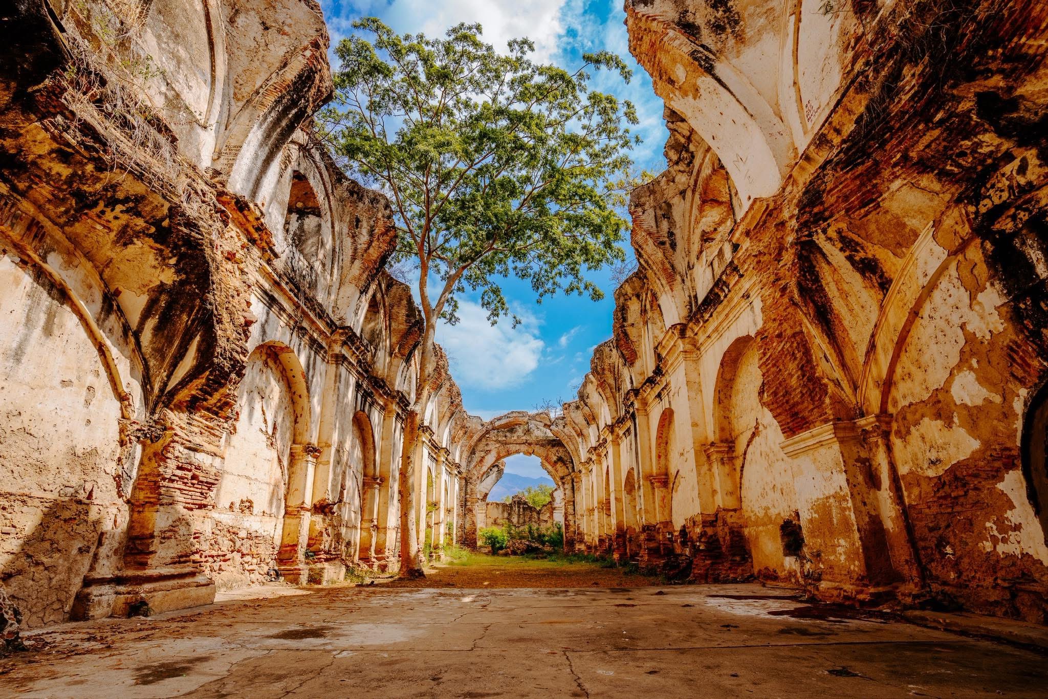 La Iglesia Virgen de la Asunción en Chiquimula, parte de la Ruta de la Fe que invita a los salvadoreños a explorar la riqueza cultural de Guatemala. Foto: INGUAT.
