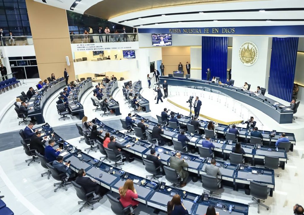 El presidente de la Asamblea Legislativa de El Salvador, Ernesto Castro, manifestó su apoyo a la propuesta de salir del PARLACEN. Foto: Cortesía.
