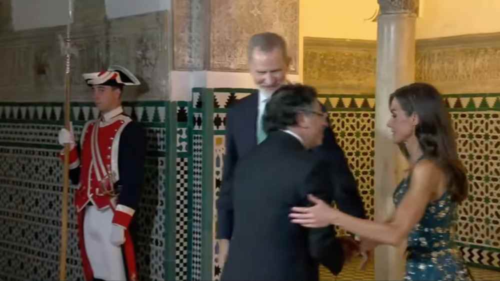 Momento incómodo entre Petro y la reina Letizia durante evento de la ONU en Sevilla, España. Un recordatorio de las diferencias culturales en la diplomacia. Foto: Transmisión en vivo