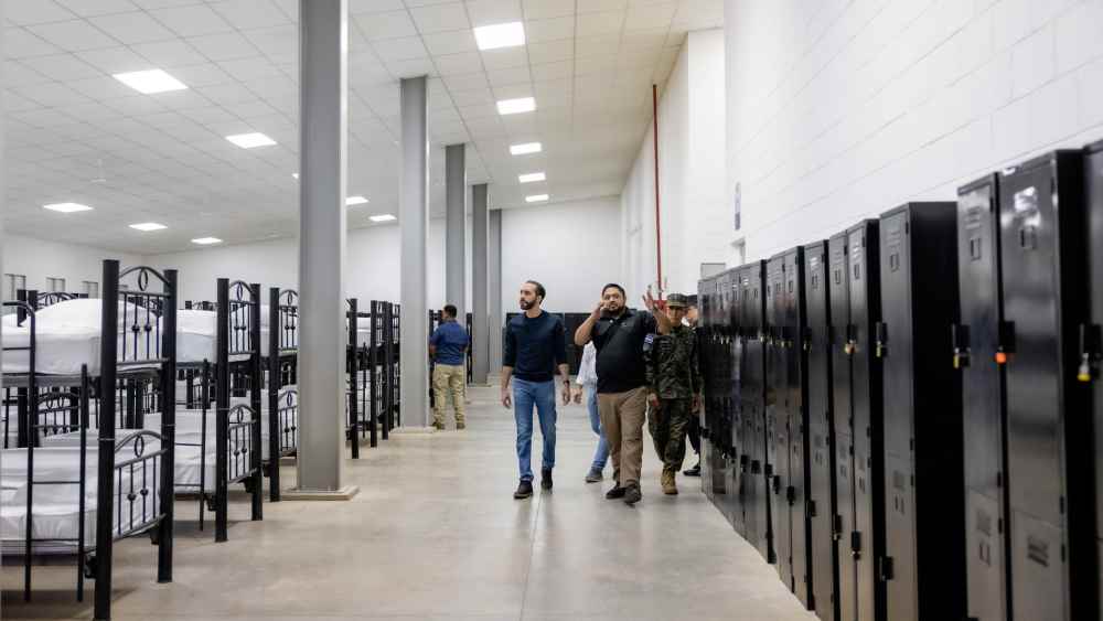 Presidente Bukele recorrió el CECOT. Foto: Casa Presidencial / archivo