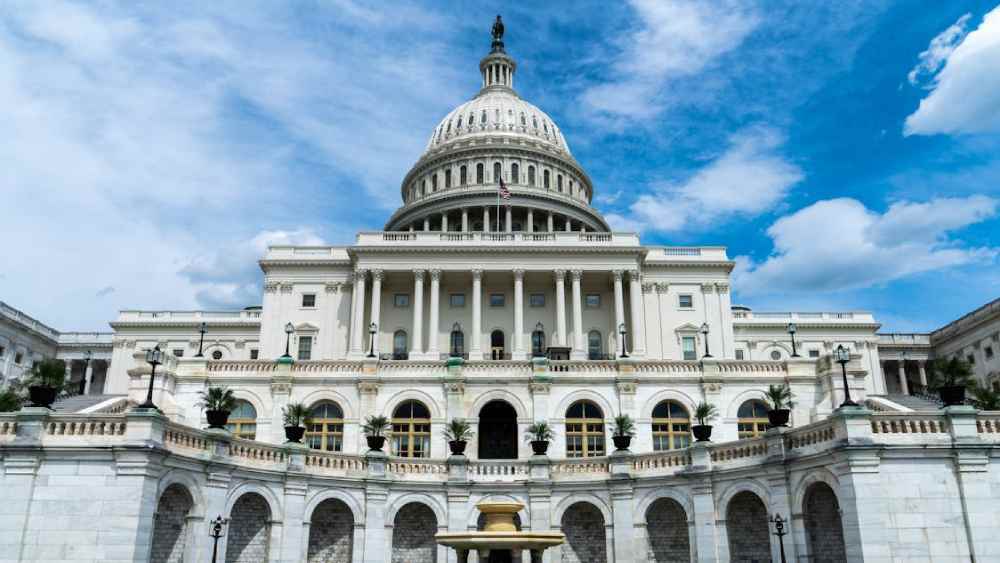 El Senado de EE.UU. aprueba el plan fiscal de Trump, con efectos directos en la comunidad latina y América Latina. Foto: Michael Judkins