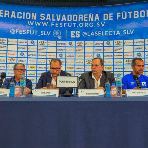 Autoridades de FESFUT e INDES detallan la ruta de preparación de las selecciones nacionales rumbo al Mundial 2026. Foto: Cortesía FESFUT