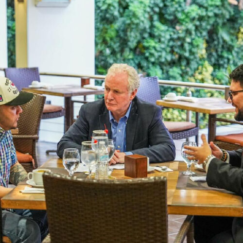 Ciudadanos respaldan el caso de Kilmar Abrego durante protestas en EE.UU., mientras avanza su proceso legal. Foto: @nayibbukele