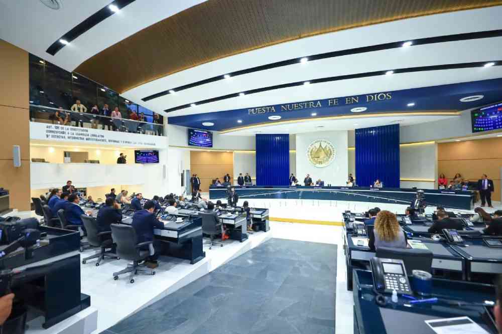 Pie de foto: Plenaria 66 en la Asamblea Legislativa, donde se aprobó la reforma constitucional que permite la reelección indefinida del presidente, liderada por Ana Figueroa. Foto: Asamblea Legislativa.