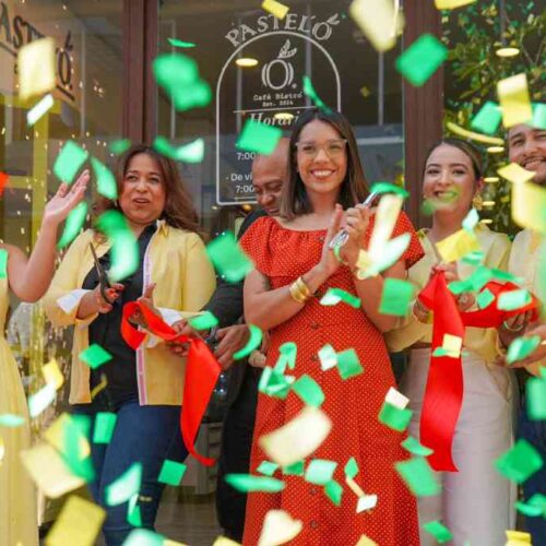 Adriana Larín, directora de la Autoridad del Centro Histórico, en la inauguración de PastelO Café Bistró. Foto: Autoridad del Centro Histórico