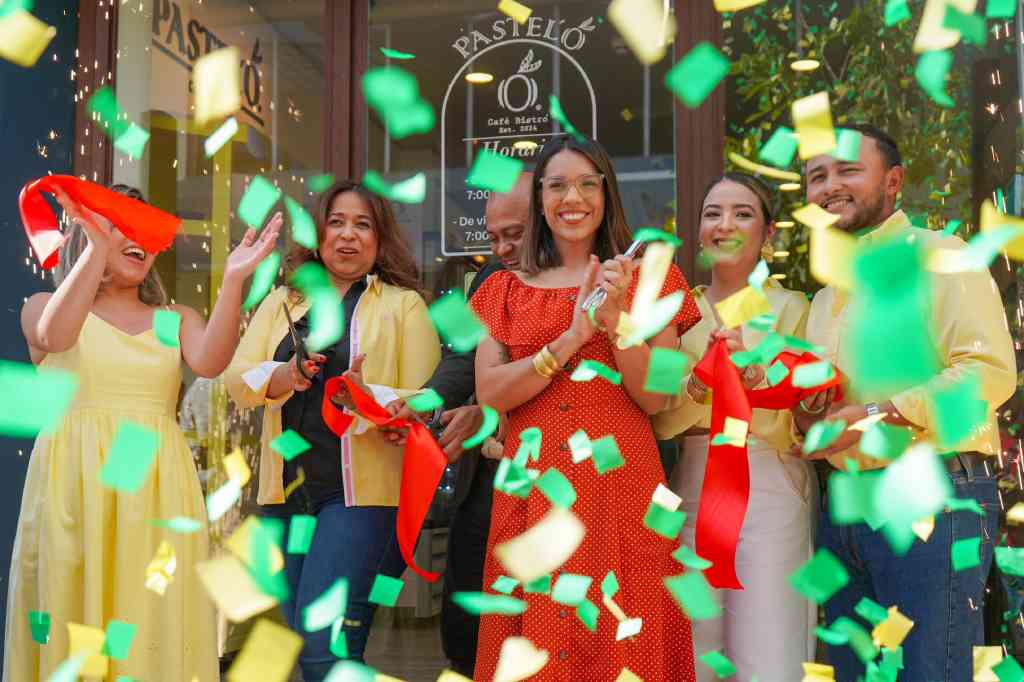 Adriana Larín, directora de la Autoridad del Centro Histórico, en la inauguración de PastelO Café Bistró. Foto: Autoridad del Centro Histórico