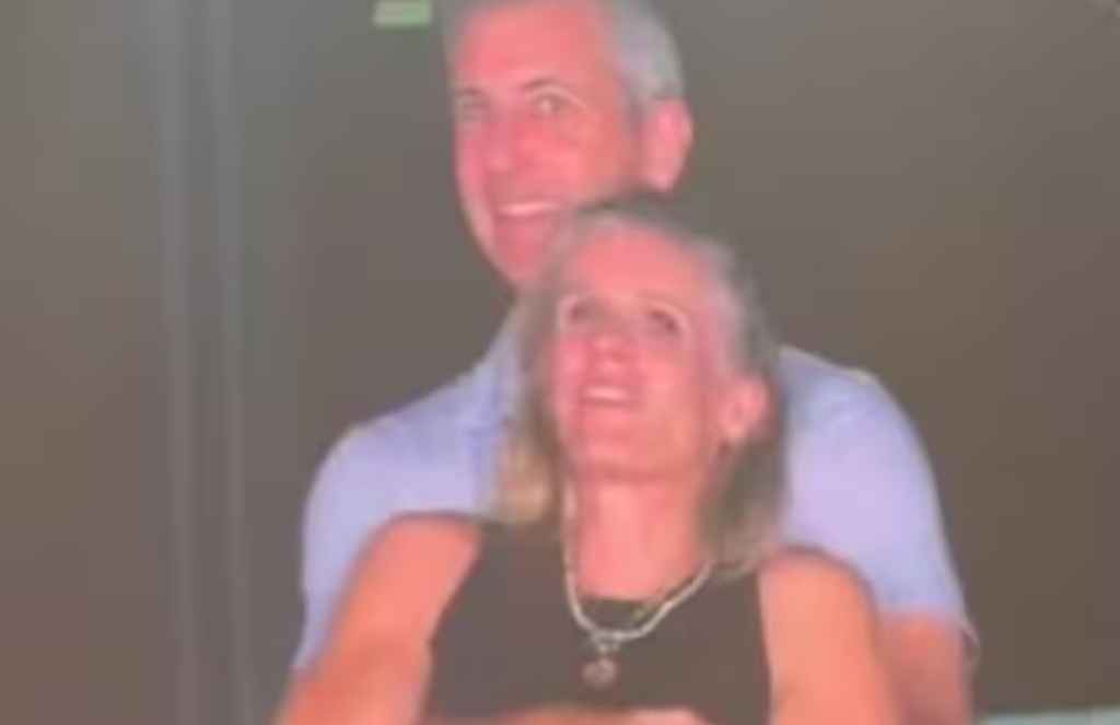 Kristin Cabot en imagen de video que desató el escándalo y su renuncia de la empresa Astronomer. Foto: Captura de video.