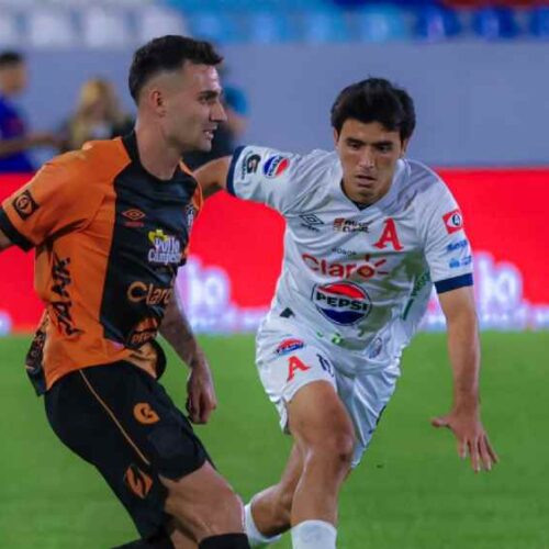 ¡Apertura 2025 Liga Pepsi inicia en julio! Emoción y pasión en el fútbol salvadoreño. Foto: Archivo @primerafutboles