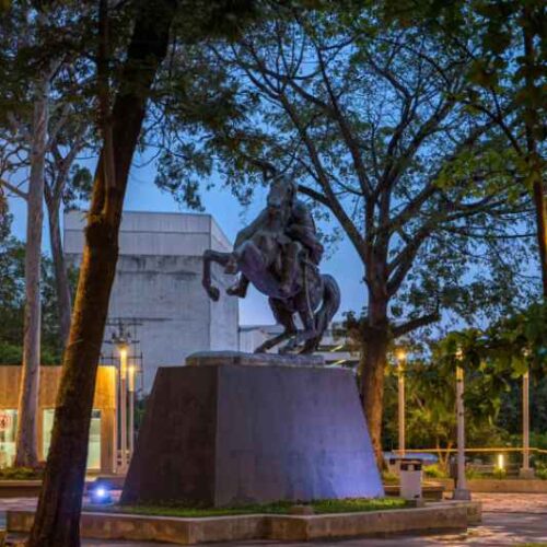 Plaza Bolívar renovada con una inversión de $2.5 millones. Foto: Mario Durán, alcalde.