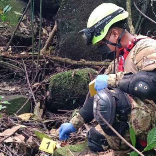 Equipos de rescate trabajan en la zona del volcán Chinchontepec. Foto: FGR
