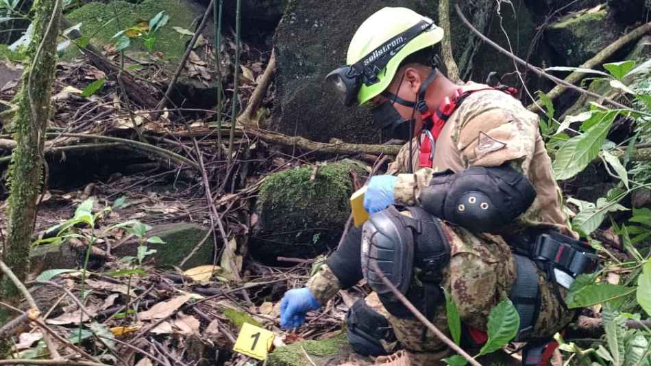 Equipos de rescate trabajan en la zona del volcán Chinchontepec. Foto: FGR