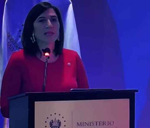 El Gobierno de El Salvador lanza "Emprende 503", un programa gratuito para fortalecer el emprendimiento nacional con formación y herramientas prácticas.. Foto: @jjlopezt