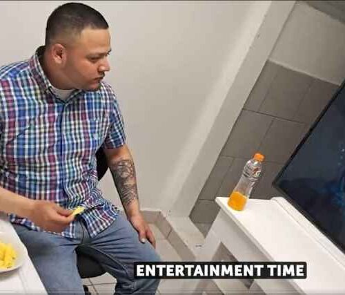 El presidente Nayib Bukele desmintió las acusaciones de tortura contra Kilmar Ábrego, presentando fotos que muestran que engordó durante su detención. Foto: Gobierno de El Salvador