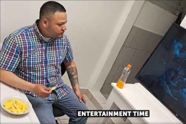 El presidente Nayib Bukele desmintió las acusaciones de tortura contra Kilmar Ábrego, presentando fotos que muestran que engordó durante su detención. Foto: Gobierno de El Salvador