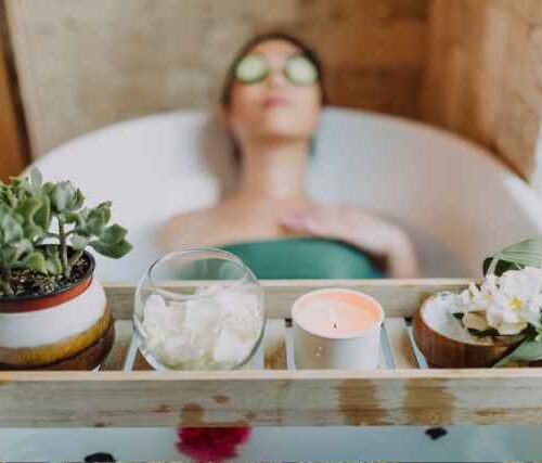 La salud mental adolescente es un desafío creciente, requiriendo apoyo integral de familias, escuelas y profesionales. Foto: RDNE Stock project