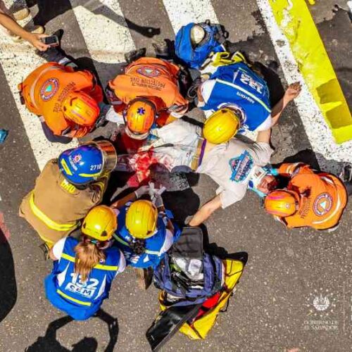 SIMULACRO. se llevó a cabo un simulacro de accidente de tránsito con el fin de generar conciencia sobre las consecuencias de la imprudencia al volante. Foto: Secretaría de Prensa.