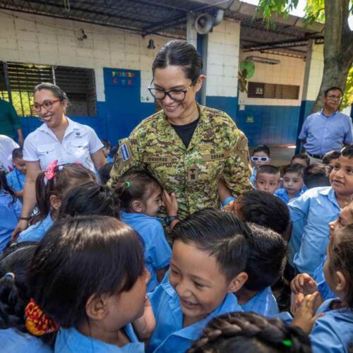 La ministra de Educación, Karla E. Trigueros, ha impulsado la disciplina en las escuelas. Foto: Cortesía.