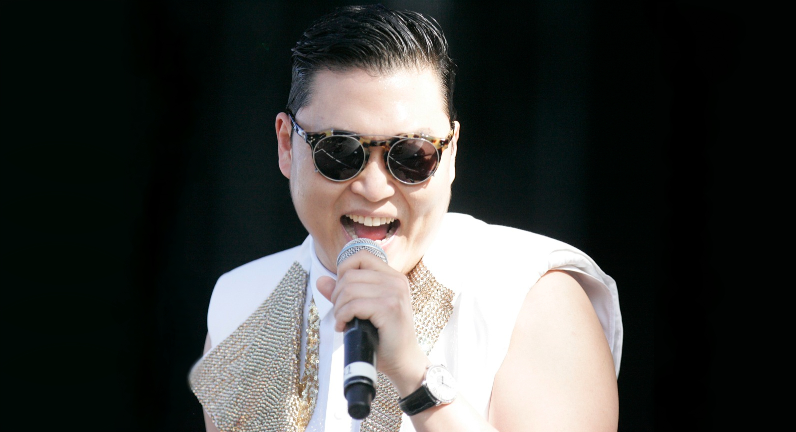 Psy enfrenta escrutinio por obtener psicotrópicos ilegalmente, según la policía de Seúl. Su agencia promete cooperar en la investigación. Foto: Eva Rinaldi / Wikimedia Commons.