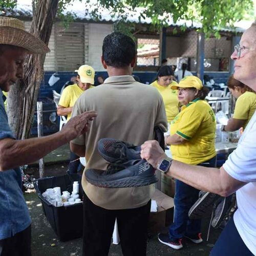 Los Doctores de las Américas, en colaboración con Comandos de Salvamento, realizaron una jornada médica en el Puerto de La Libertad. Foto: Comandos de Salvamento