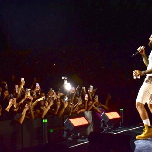 El concierto de Maluma en El Salvador no fue un simple show: fue una explosión de energía que ni el Mágico González pudo resistir. Foto: Fralex