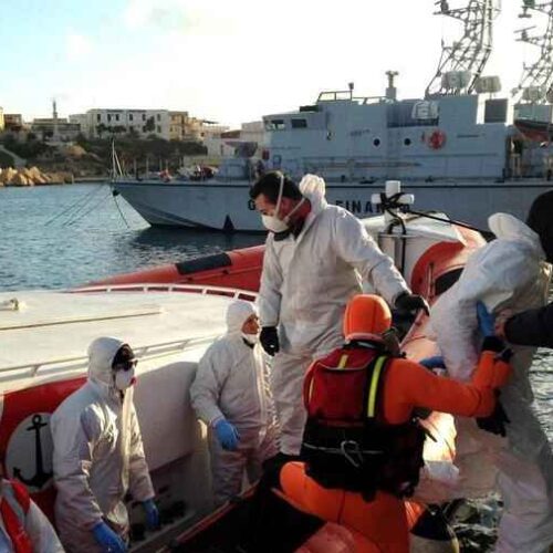 Los sobrevivientes del naufragio fueron trasladados a la isla de Lampedusa para recibir atención médica. Foto: archivo © ACNUR/Federico Fossi