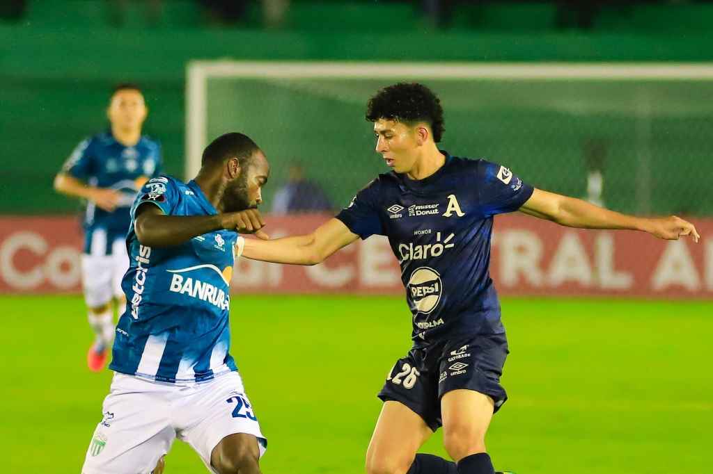 Alianza FC empató 0-0 con Antigua GFC en su debut en la Copa Centroamericana, pero el encuentro fue seguido por una polémica. Foto: Alianza FC