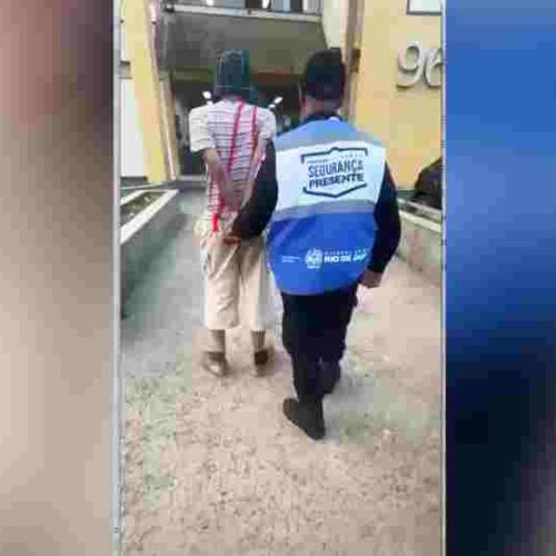 Un joven disfrazado de El Chavo del 8 fue detenido en Brasil por marihuana, pero su imitación viral del personaje robó el show en redes. Captura de pantalla.