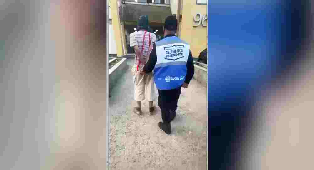 Un joven disfrazado de El Chavo del 8 fue detenido en Brasil por marihuana, pero su imitación viral del personaje robó el show en redes. Captura de pantalla.