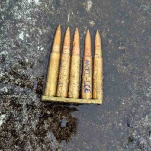 La cuenta del director del FBI, Kash Patel, en X, informó sobre un ataque a una instalación de ICE en Dallas, Texas. Foto: Cortesía.