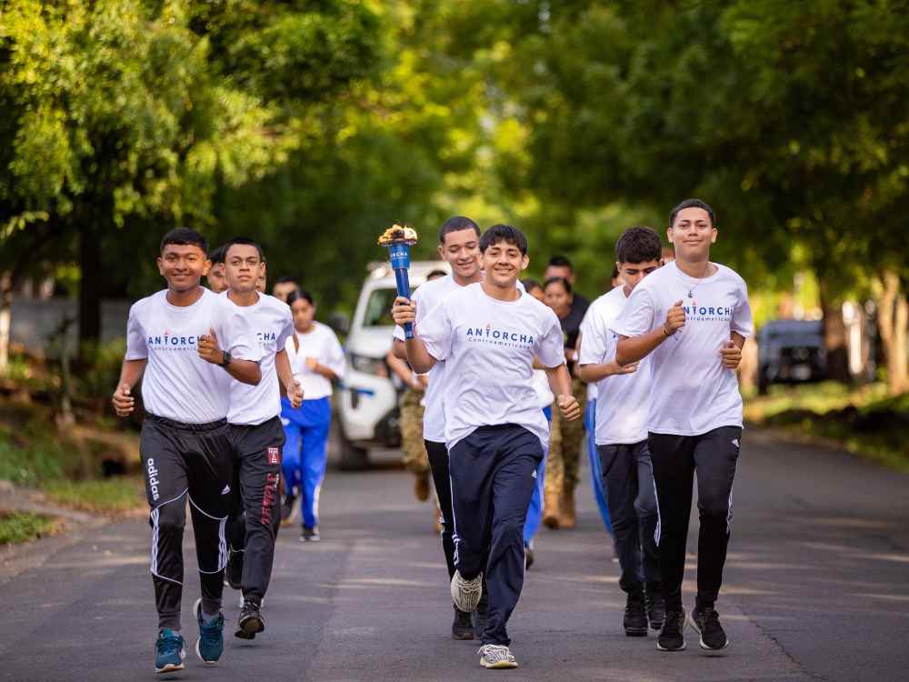 El día principal, el 15 de septiembre, las celebraciones de la independencia comenzarán temprano. El desfile, que contará con más de 1000 integrantes de la Banda El Salvador. Foto: Ministerio de Educación