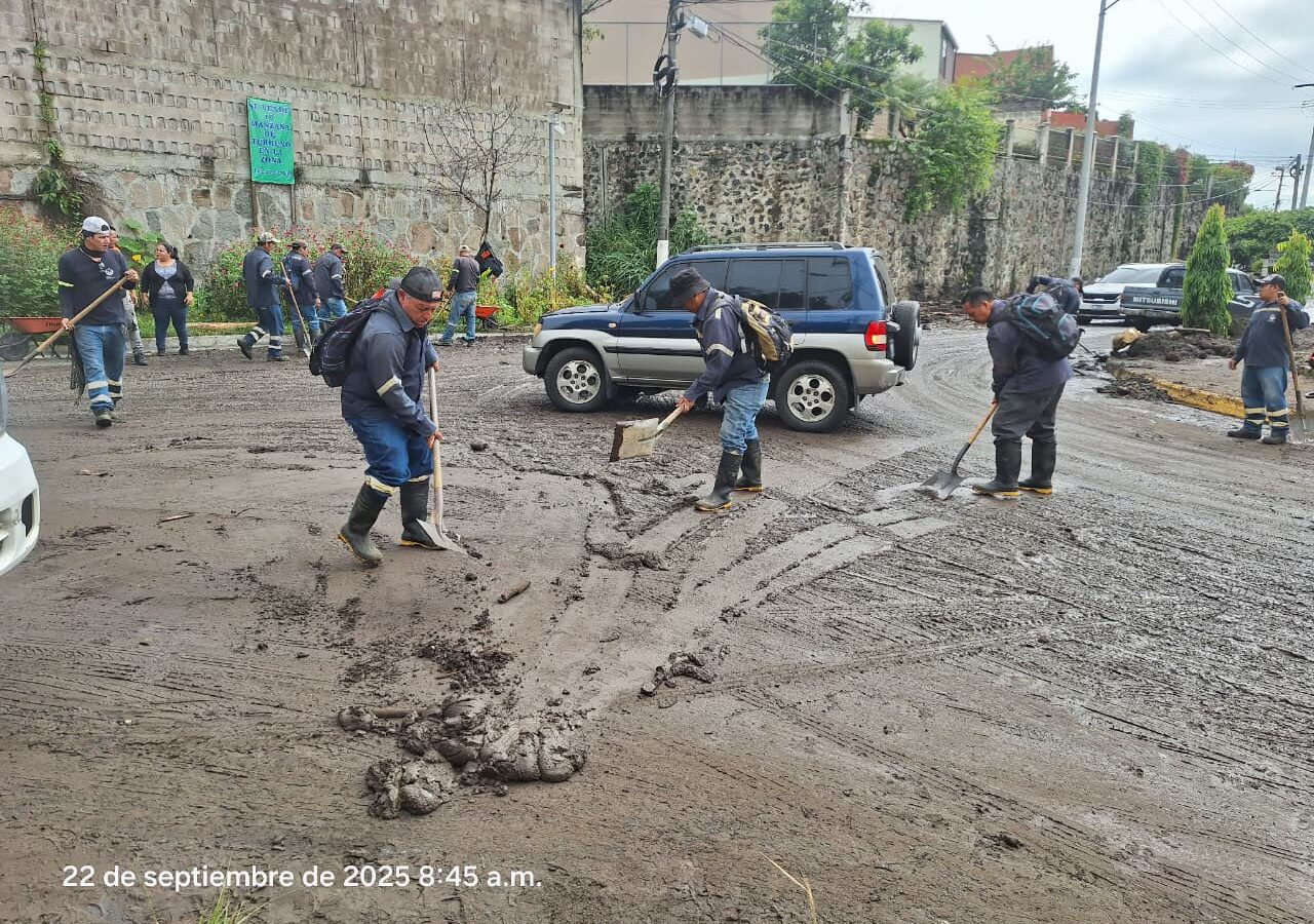 La Sabana. Equipos municipales limpian el área. Foto: Cortesía.