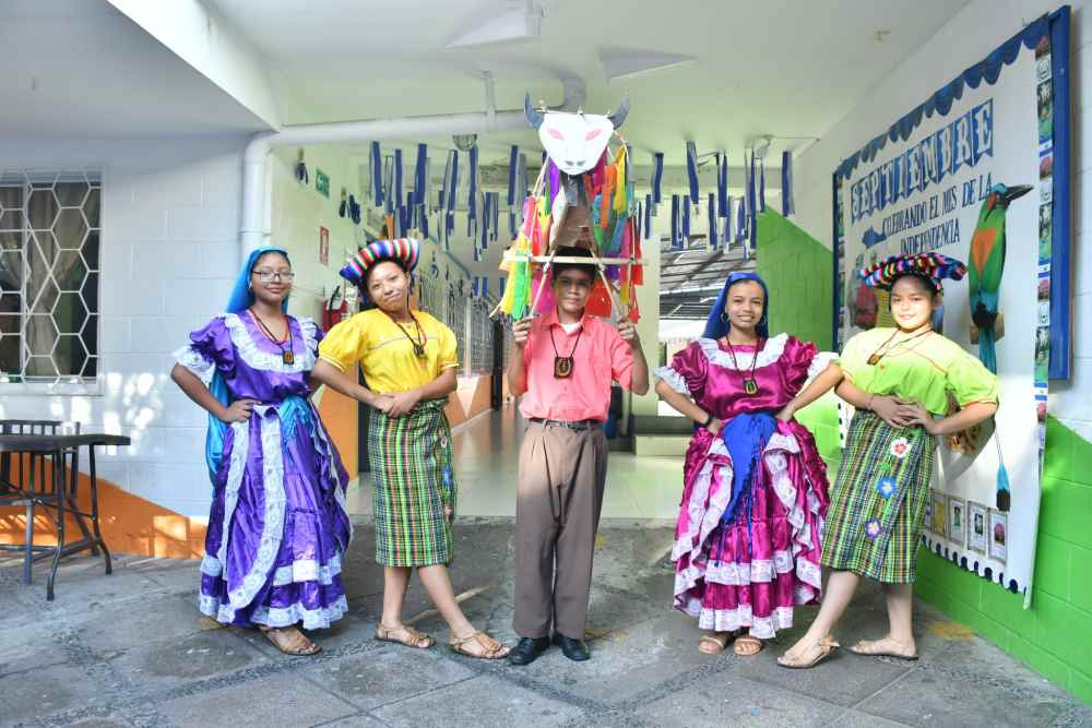 Lunes cívicos. Estudiantes en Altavista, Tonacatepeque. Foto: Ministerio de Educación