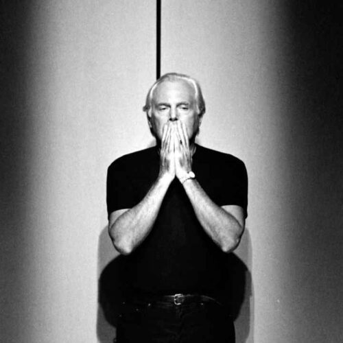 La noticia, anunciada con profundo dolor por el Grupo Armani, revela que el creador murió en paz, rodeado de sus seres queridos. Foto: X