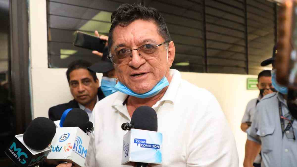 Empresario Catalino Miranda, dueño de rutas clave en El Salvador, fallece en prisión mientras enfrentaba graves cargos por falsos documentos y lavado. Foto: FGR