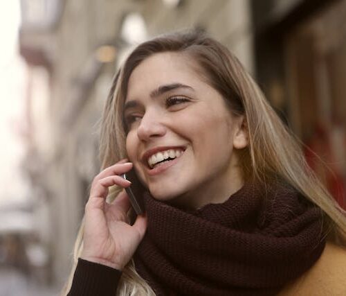 La eSIM de Llega permite a los salvadoreños conectarse en el extranjero sin pagar roaming. Foto: Cortesía.