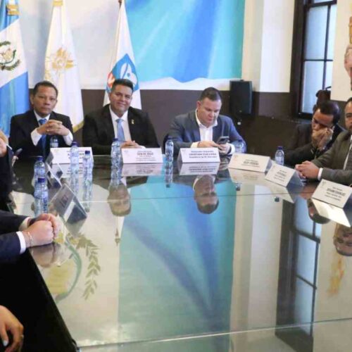 Christian Guevara, diputado de Nuevas Ideas, insta a Guatemala a priorizar la seguridad sobre intereses partidistas. "La gente no perdona inacción". Foto: Congreso de Guatemala.