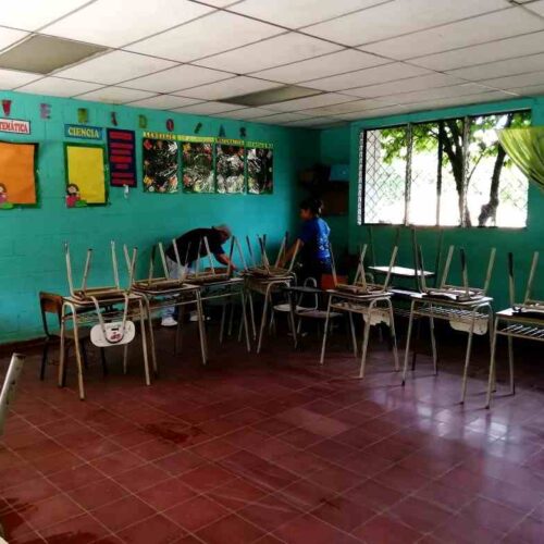 El MINED suspendió clases presenciales en todo el país por riesgo de derrumbes e inundaciones. Las actividades continuarán de forma virtual. Archivo.