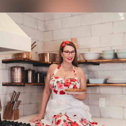 En abril de 2021, con su hijo de 11 años dormido, Elaina lanzó su cuenta en OnlyFans y una "hermana" más suave en Instagram. Cortesía.