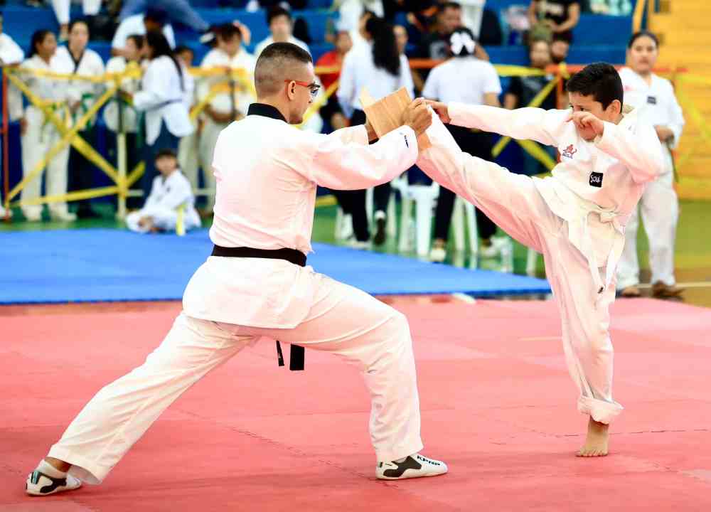 Yamil Bukele, presidente del INDES, alertó sobre falta de detalles en Juegos Centroamericanos 2025. Delegaciones exigen transparencia a días del evento. Foto: INDES